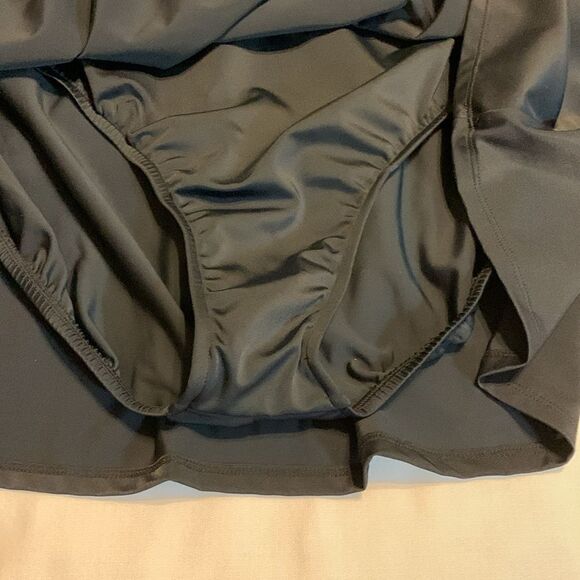 Size 26W one piece black swim skirt with built in panty. NEW - Picture 3 of 8